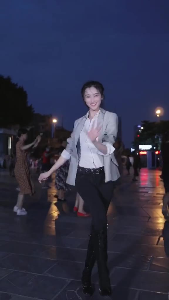 #正装#我们不认识没关系 这么热的天 一会儿就熟