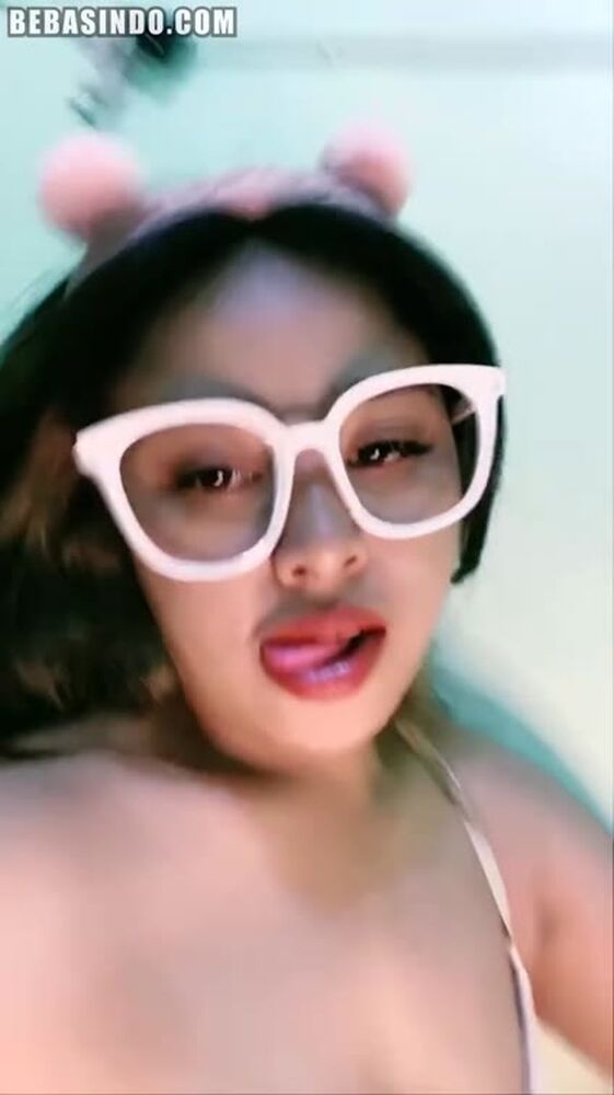 Bokep Indo Gadis Cantik Remas Toket Imut
