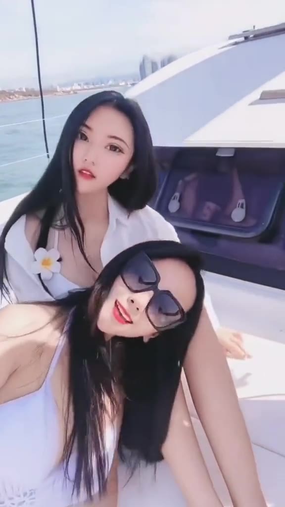 144_漂亮女人男女通吃