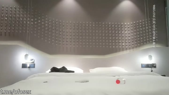 【#小宝寻花】今晚约了个绿衣萌妹子，舔弄上位骑乘插入自己动大力猛操