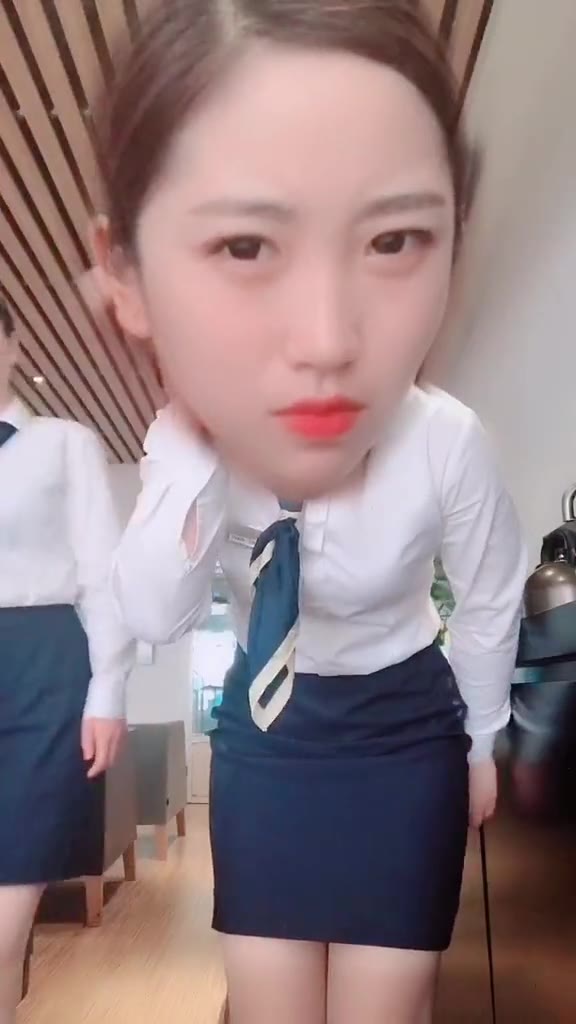 #正装#无论多难也得坚持拍完这条抖音。@抖音小助