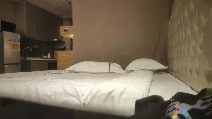 【#胖子工作室】酒吧小妹来兼职，滑套内射很顺利