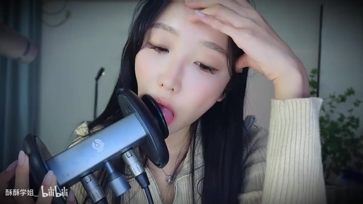 #ASMR    #酥酥学姐    近距离舔耳