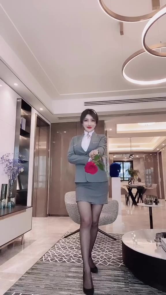 #正装#生活太难 能不能叫我一声美女 让我迷失一
