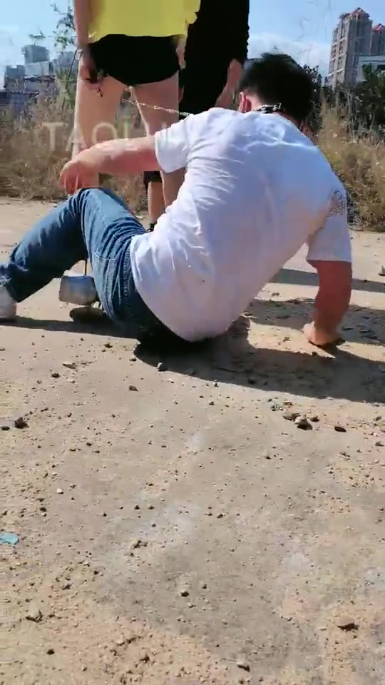 #丹祖宗-带素人小姐姐户外玩狗