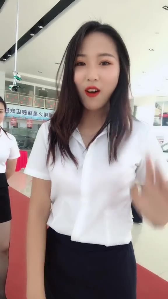 #正装#白衬衣，西装裙，黑丝袜，高跟鞋，30度的