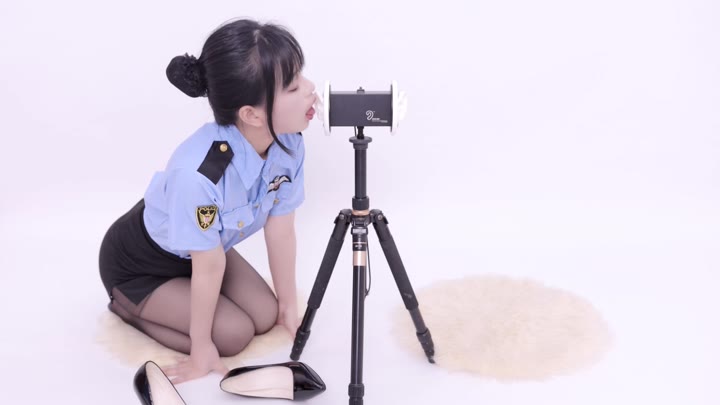 #晓美 警察制服舔耳