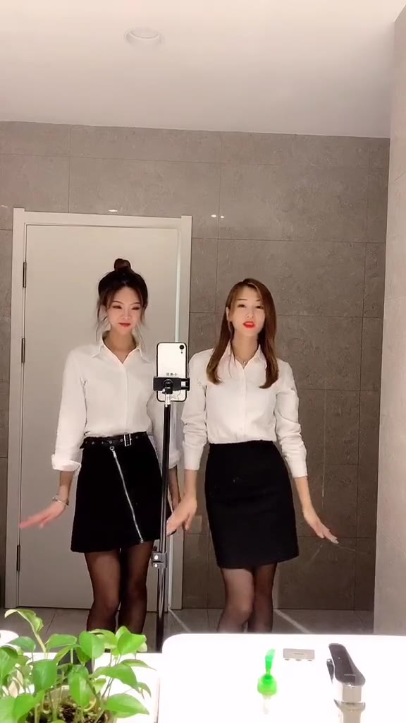 #正装#已经无心卖车，只想专心拍抖音