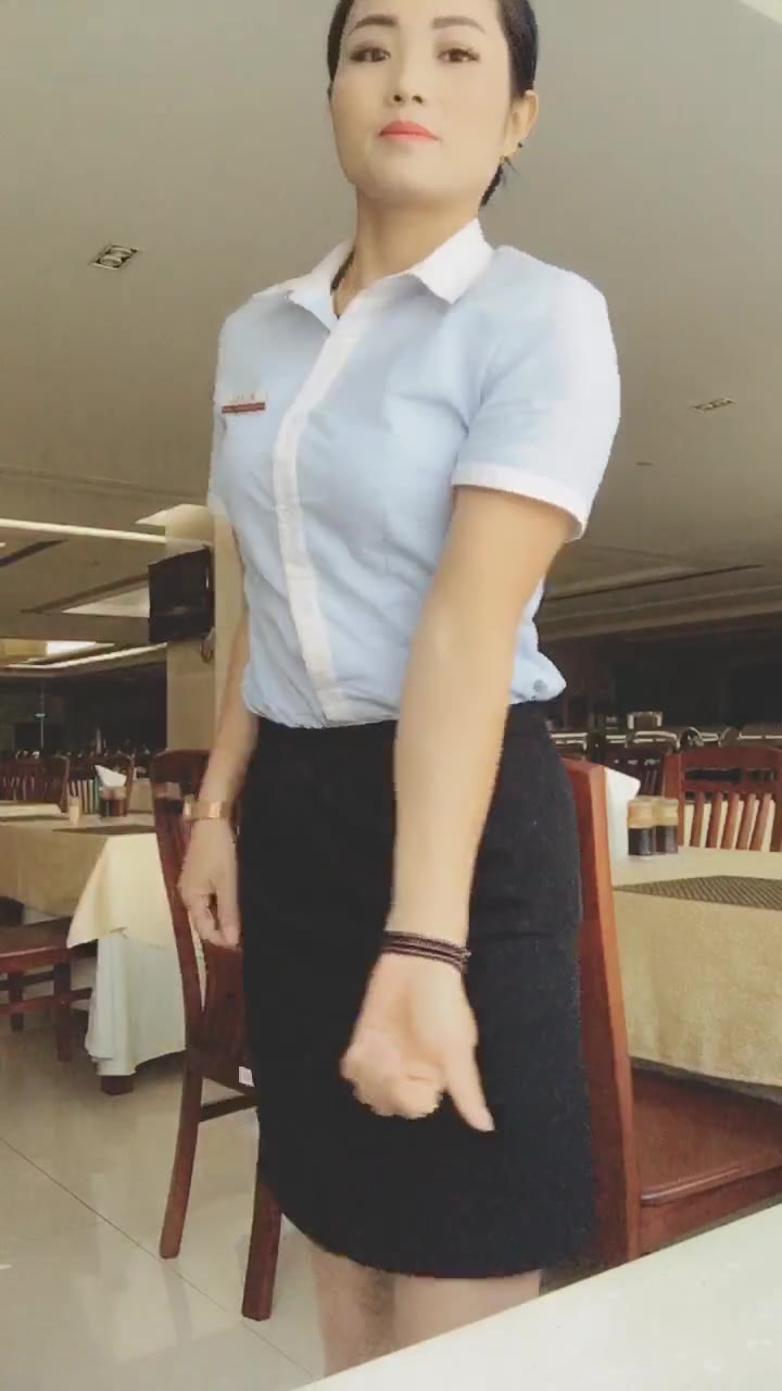 #正装#穿着职业装摇一个，你们说怎么样？