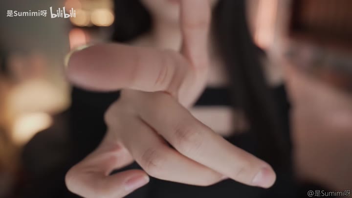 #是Sumimi呀 边摸眼睛边在耳边呢喃低语