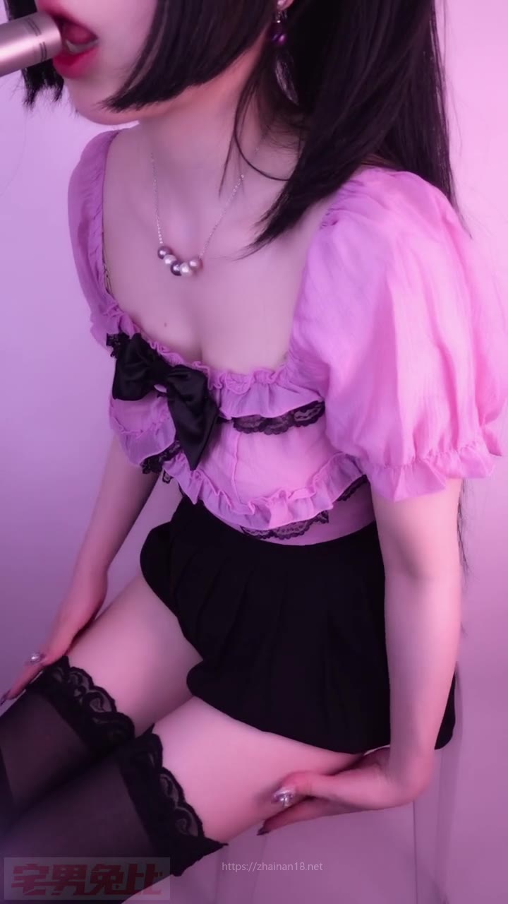 #ASMR   #小羊喵    紫色酷洛米，伸出舌头想做你的猫