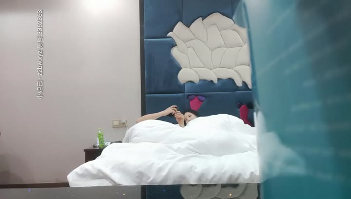 【探花精选】今夜渔网情趣装，舔逼狂魔必备项目不能少，巧舌如簧凭着一张嘴就让你女神爽上天，美乳翘臀极致享受