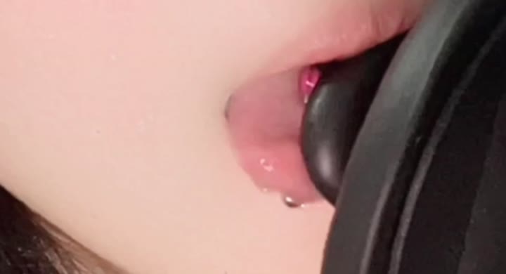 #电子小狼 #少女 #白嫩 近距离舔耳