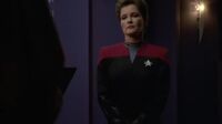 Star Trek Voyager S03E13 - Fair Trade.mp4