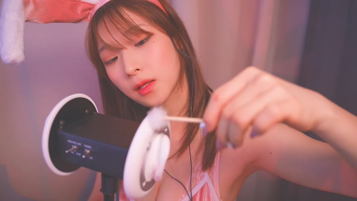 #ASMR    #Auddk    兔娘帮你清理耳朵🐰✨