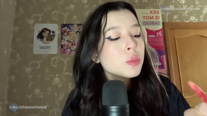 #LezzyBunny - ASMR Wet SUCKING & LICKING LOLLIPOP👅🍭- Lezzy Bunny