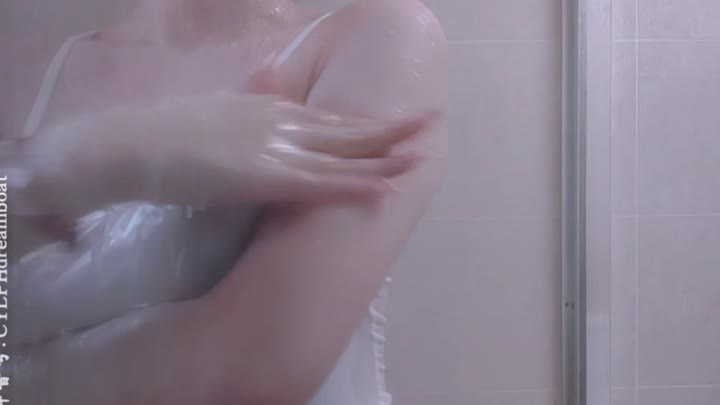 #菜菜cyl不好吃 洗澡 白色吊带
