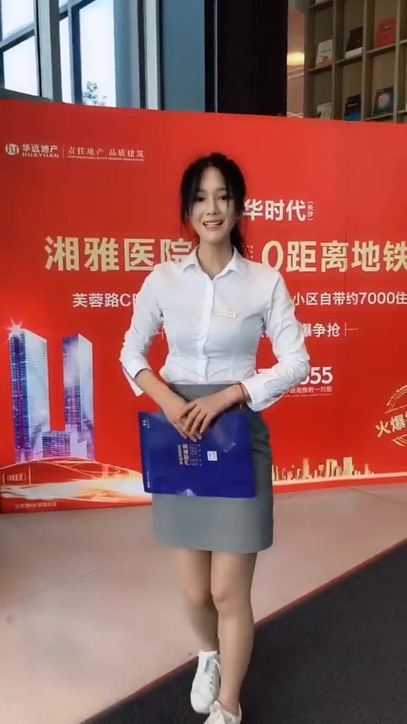 #正装#这人经常去健身房的吧？@抖音小助手