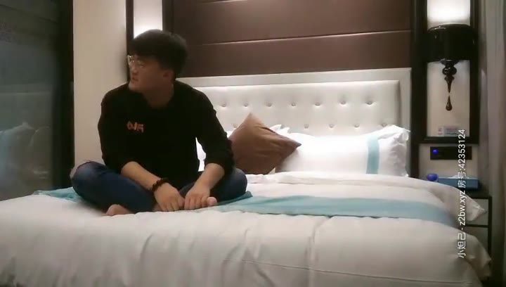 【唐伯虎探花】高颜值空姐外围 掰穴扣弄活不错抬腿侧入猛操呻吟诱人