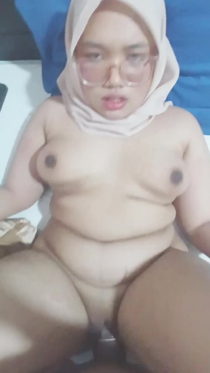 Video bokep budak sekolah tudung malay Damia zahraa ngentot