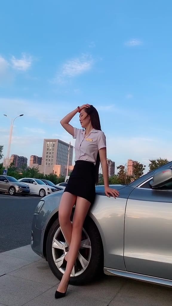 #正装#100万和我，你到底选谁@抖音小助手