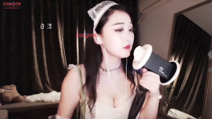 【ASMR】巨乳深乳沟辣妹的温柔深入腆耳诱惑  #耳骚 #ASMR #舔耳 #辣妹 #大奶 #美乳 #乳沟 #口腔音