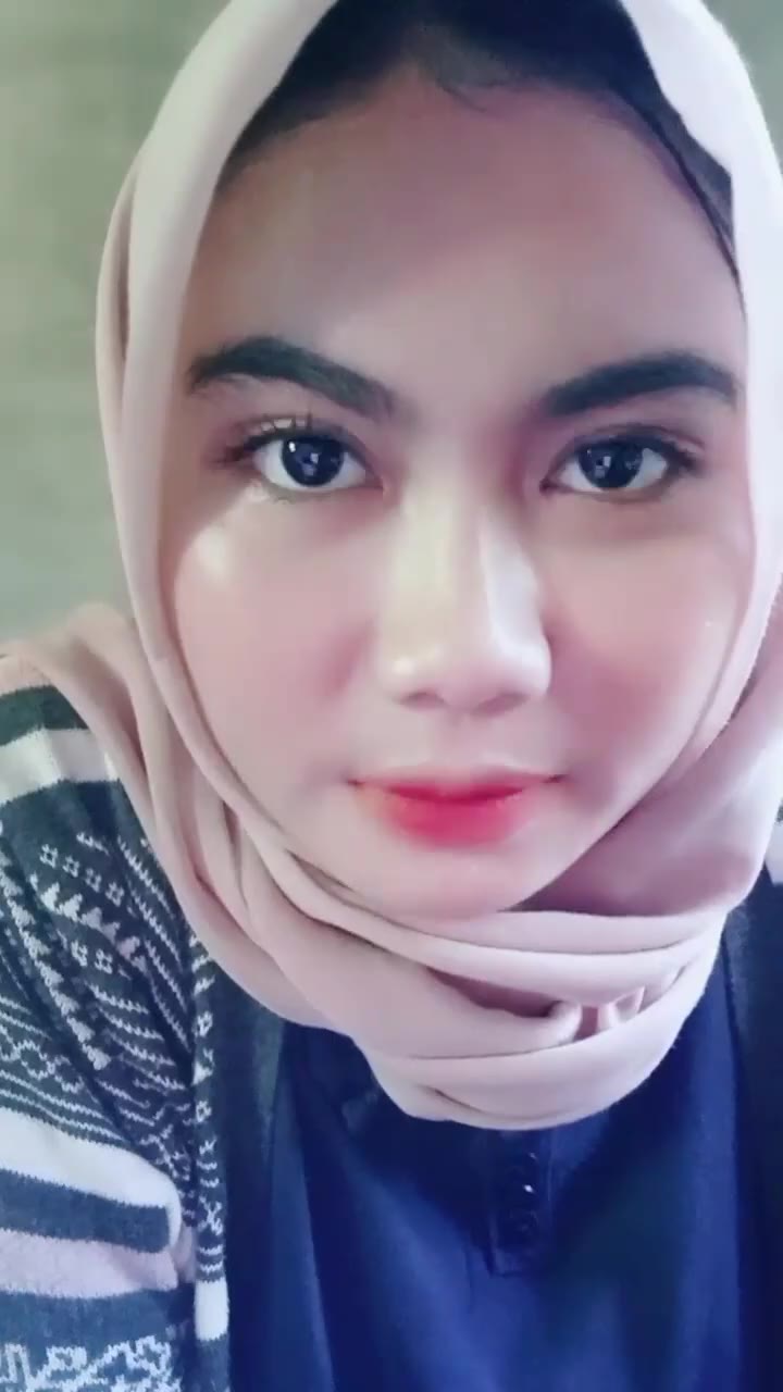 Teh Cantika Berani Buka Baju Pamer Payudara