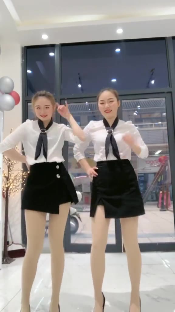 #正装#如果你男朋友一个月给你10万，一年不回来