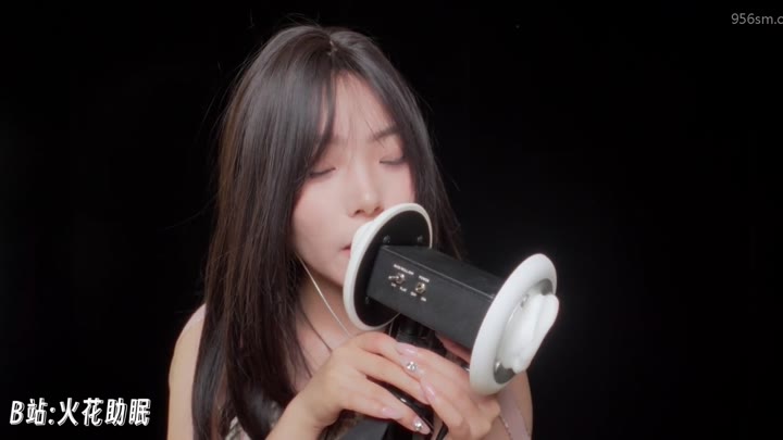 #ASMR    #火花    舔耳