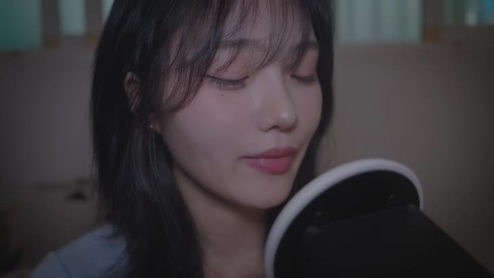 #ASMR     #Nareun     感受舌头的摩擦👅