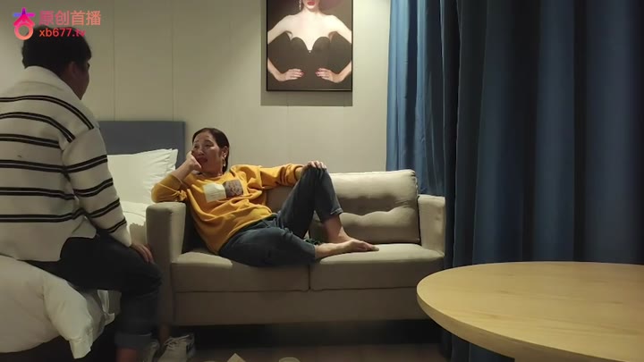 #杏吧宏宇 1 - 约炮良家熟女，说是几年都没有性生活了，刚开始还有点害羞，捂着脸被扣得淫水直流，最后给她无套内射一波