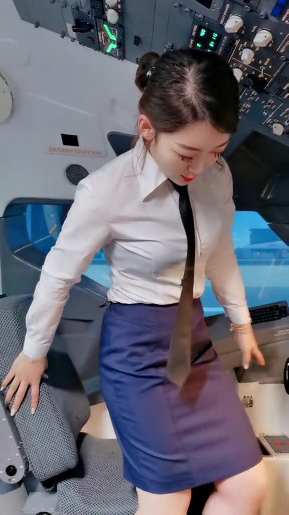 #正装#这个世界上根本不存在感同身受，只有冷暖自