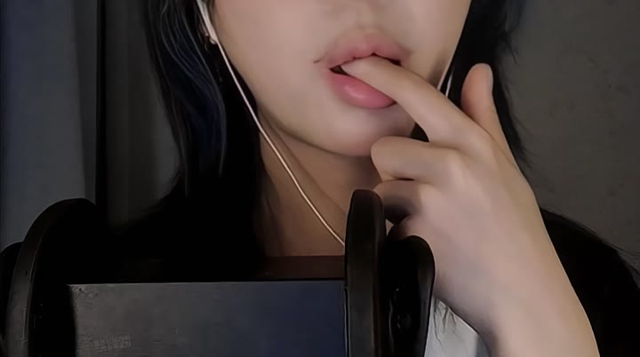 #ASMR   #豆沙包好次吗    姐姐吃手指