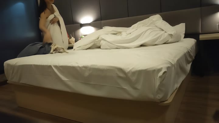 【#熟女探花】白衣牛仔裤甜美嫩妹，乖巧可爱多姿势干爽她