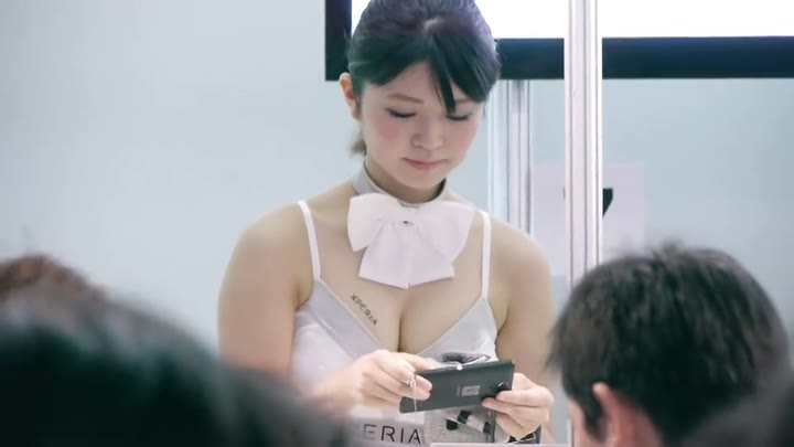Showgirl 97-2013Tokyo Game Show – Sony Xperia 2