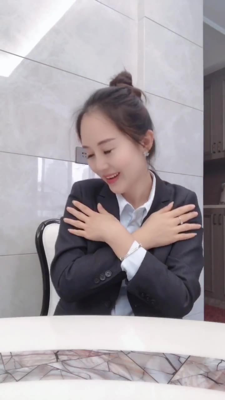 #正装#这歌和工作服不搭，刷到这歌午休时间玩一下