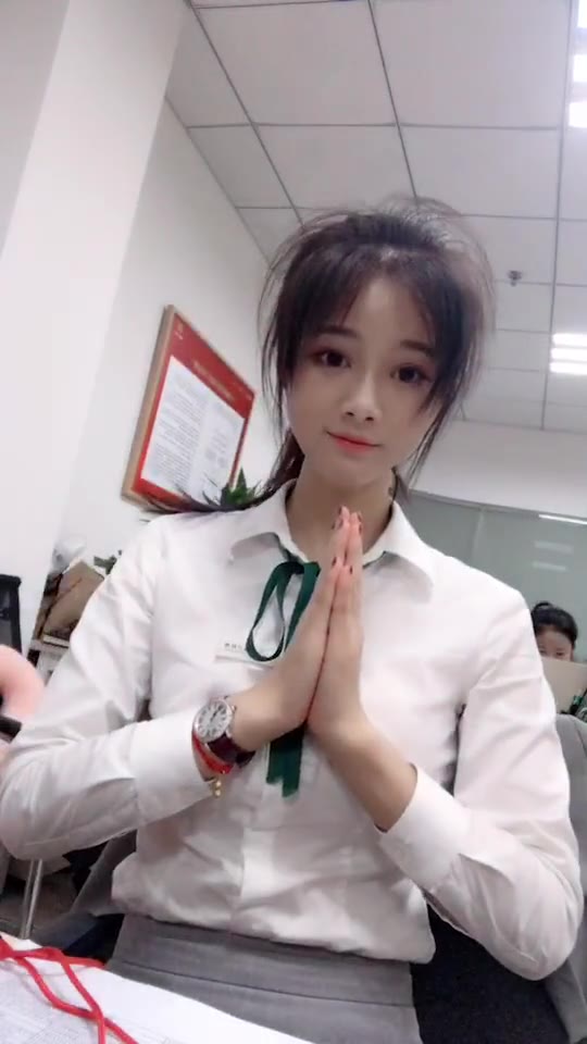 #正装#后面的同事还好没抬头，不然肯定以为我有病
