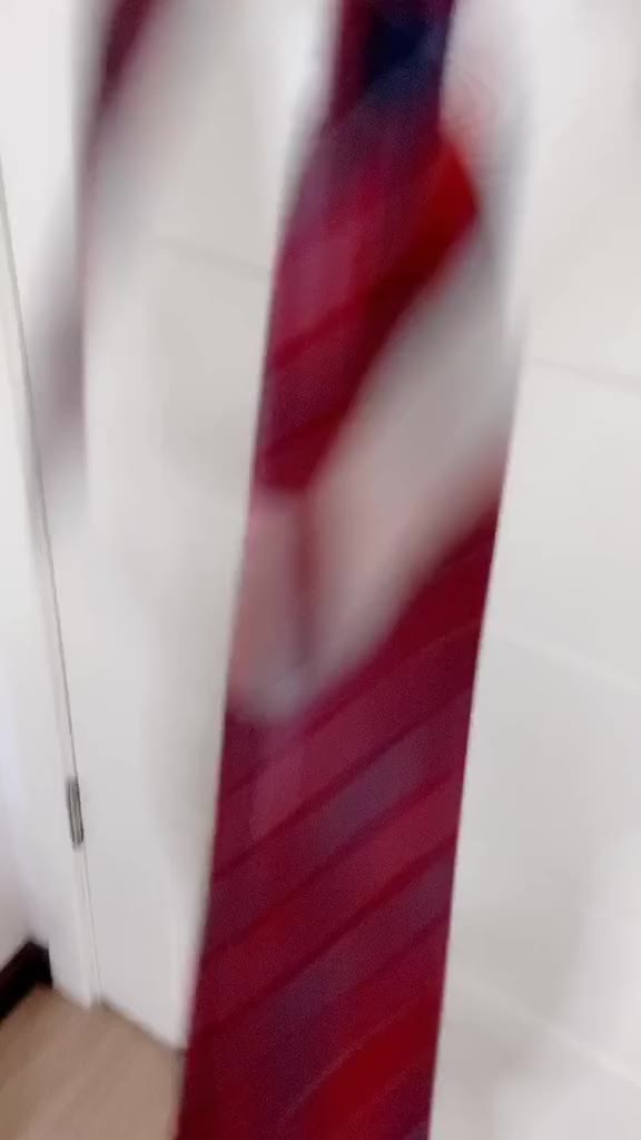 #正装#趁同事还没有来上班，扭一扭运动