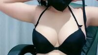 Istri Pamer Bodi Mulus