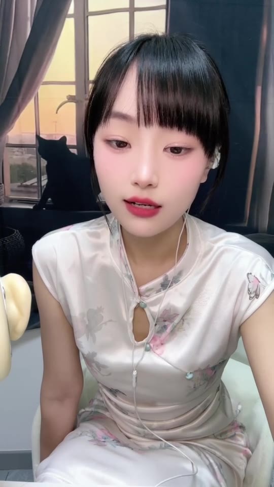 #ASMR     #佚名     感受下黏黏的弹舌音