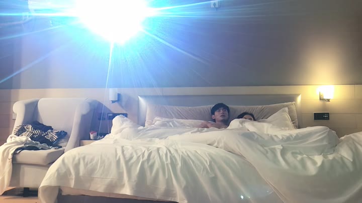 【探花精选】极品良家女神，舞蹈老师真漂亮，清纯乖巧可舌吻，一番云雨之后头发凌乱累得不轻