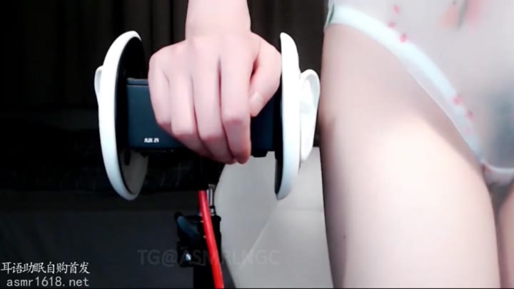 舔耳 淫语 真爱视频，贴近妹妹。