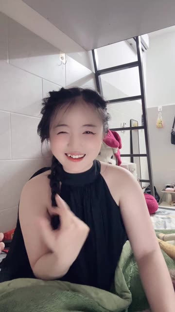 Dim ID 1920818658261528577 Hot51  - Thumbnail