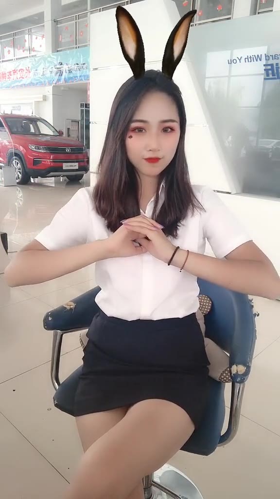 #正装#经理说我今天再不出业绩让我去展厅门口跪着