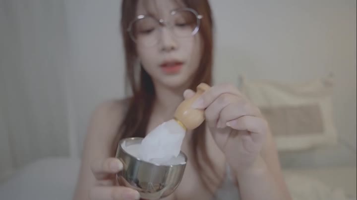 #yoonying 吃饭和睡觉都在床上（无水印版）