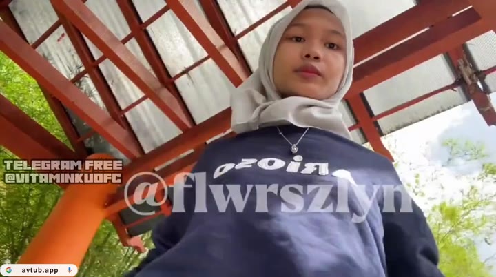 Flwrszlyn Ukhty Solehot Nekat Eksib - Sambil Melet