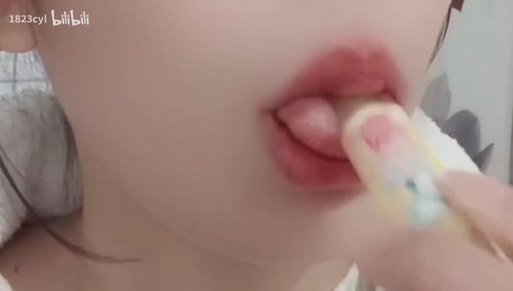 #菜菜cyl不好吃 口红糖。筷子，糖纸