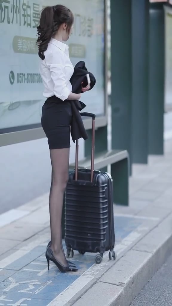#正装#看小姐姐这气质，应该是个空姐吧？ @抖音