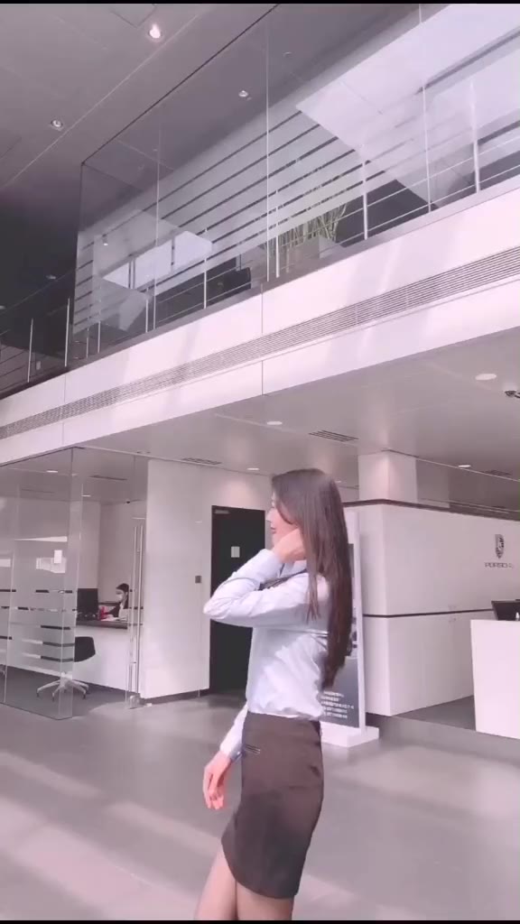 #正装#你们的Linda来了！  @抖音小助手