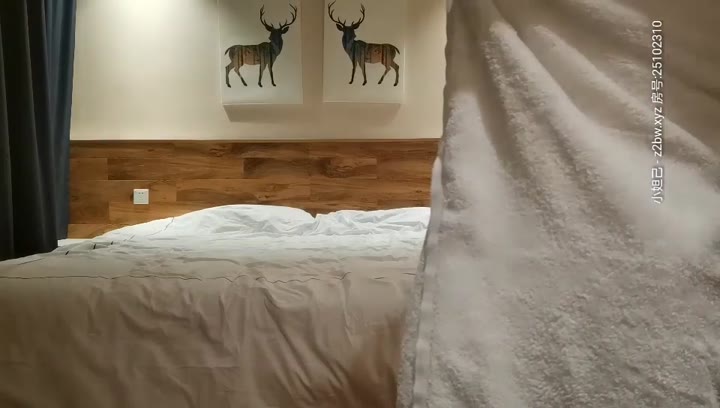 黄先生探花 酒店服务员  近距离拍摄口交舔屌，上位骑乘翘起屁股后入